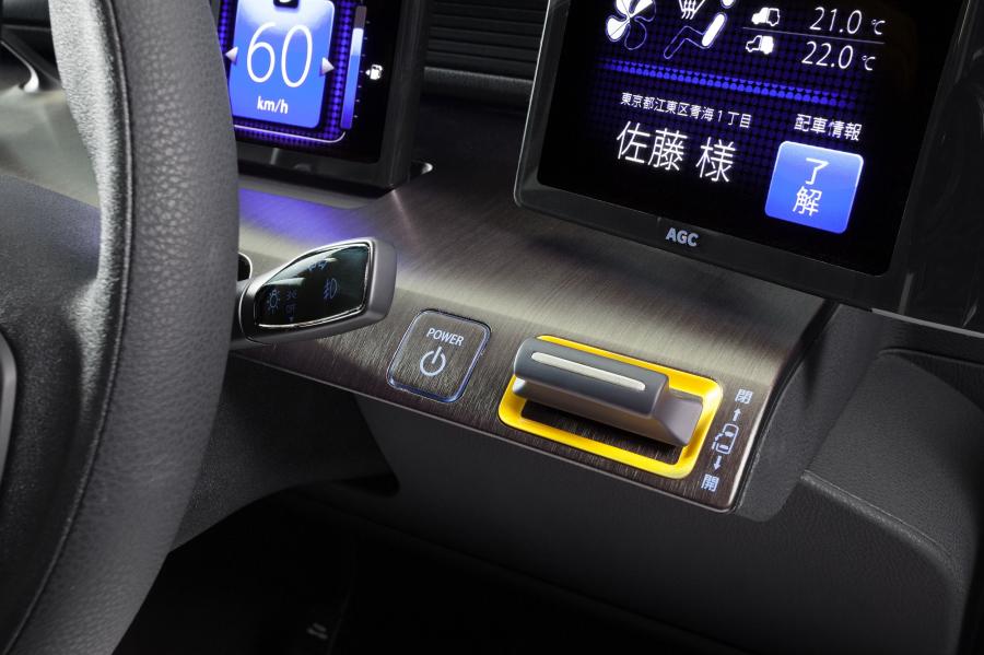  Toyota JPN Taxi Concept 2013 года  (фото 26 из 37)